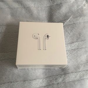 Apple AirPods (NWT)